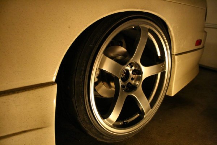 Nissan Silvia S13 wheels Rays Gram Lights T57-RC 17″ 9J ET12 215/40 18″ 9.5J