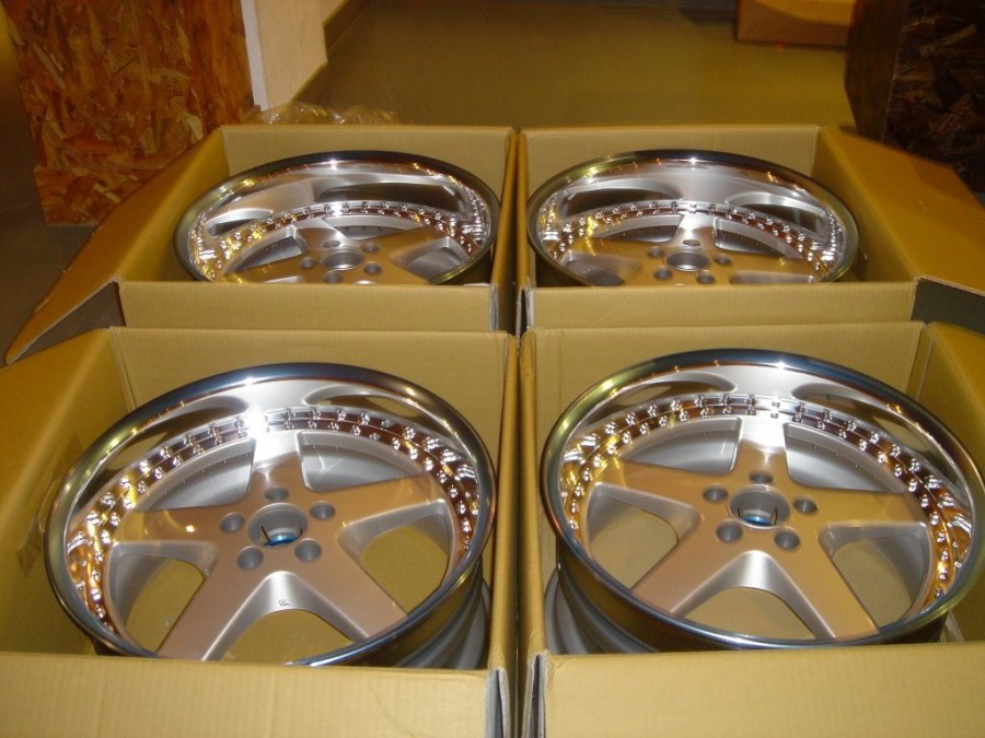 Nissan 350Z wheels Work Equip 05 19″ 9.5J ET19 245/35 11J ET20 275/30