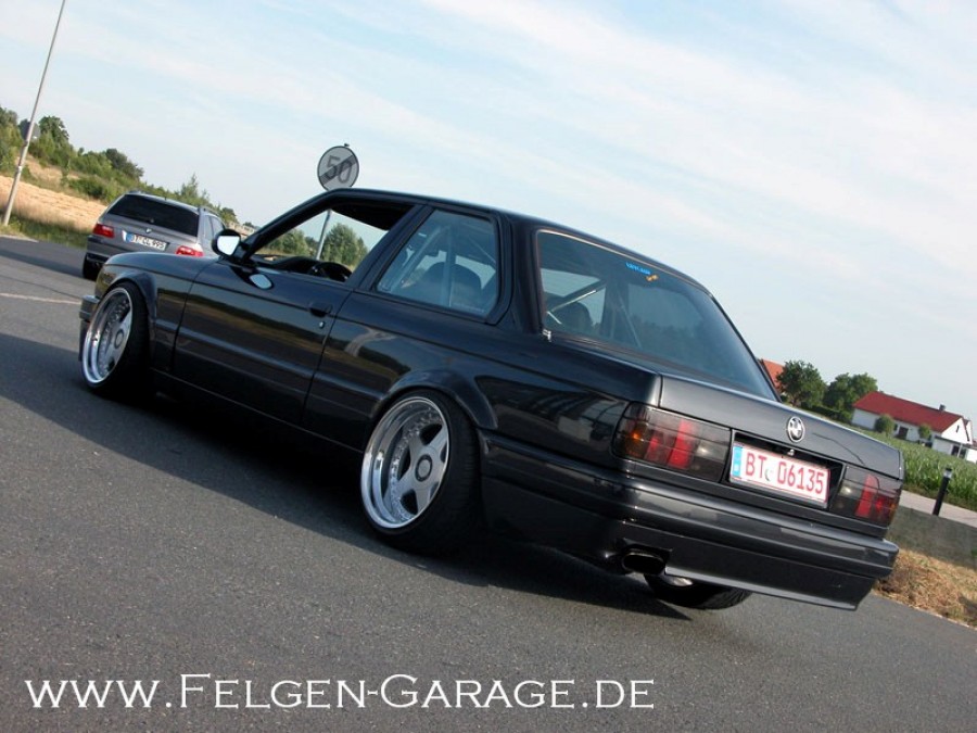 BMW 3 series E30 Räder OZ Racing Futura R16 9.5J ET4 215/40 11J ET8 245/35