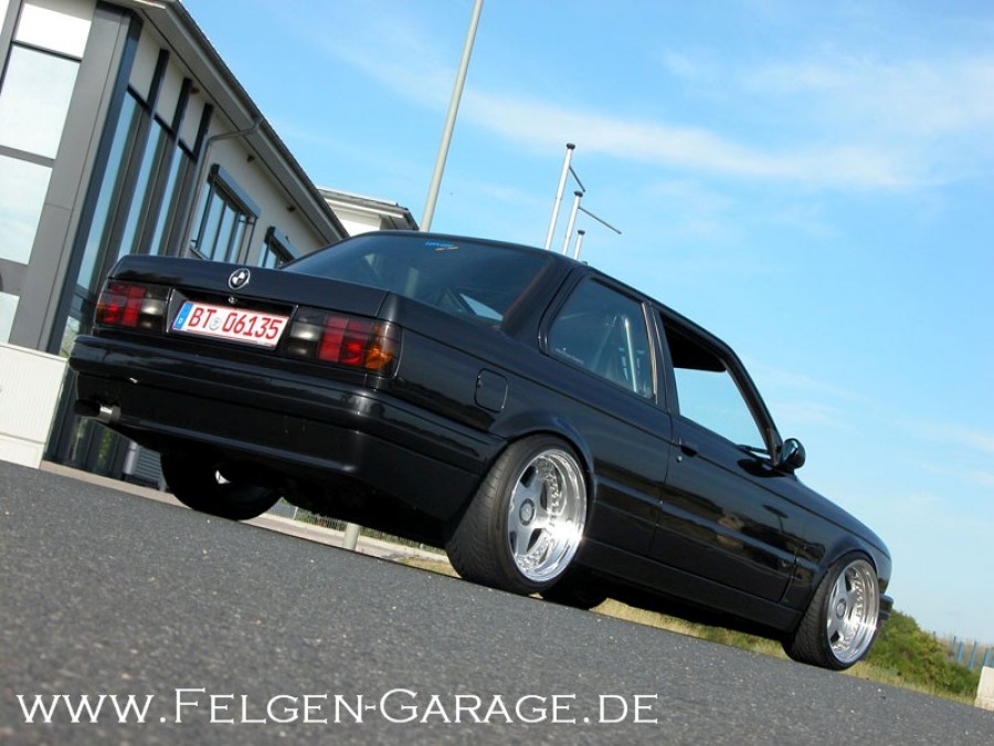 BMW 3 series E30 Räder OZ Racing Futura R16 9.5J ET4 215/40 11J ET8 245/35