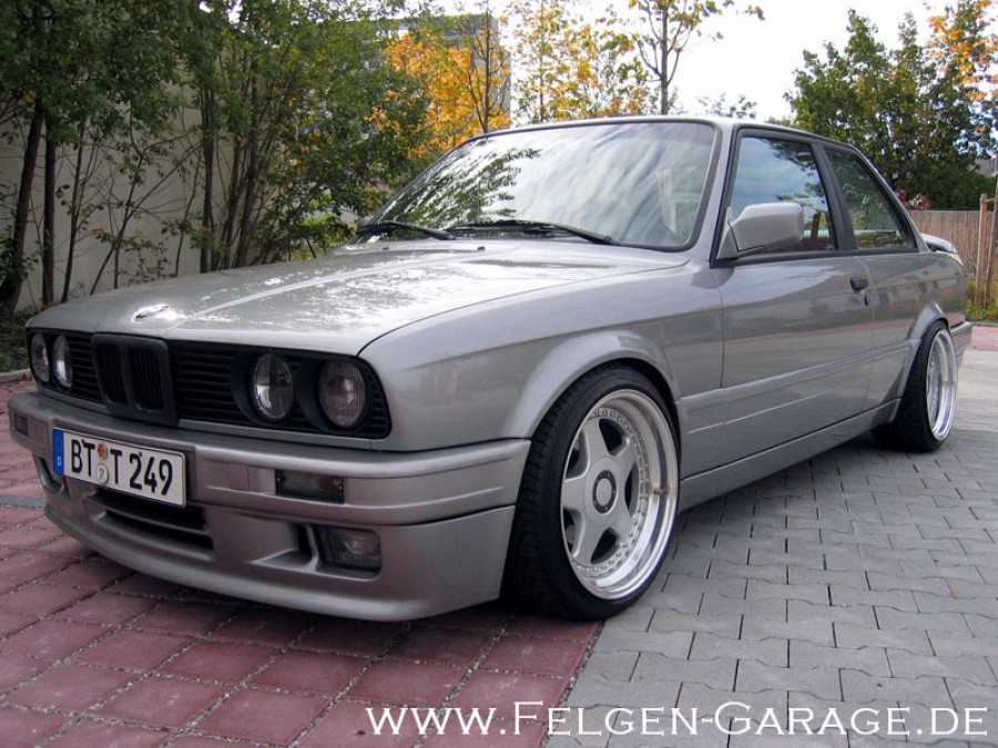 BMW 3 series E30 Räder OZ Racing Futura R17 8.5J ET8 205/40 9.5J ET5 225/35