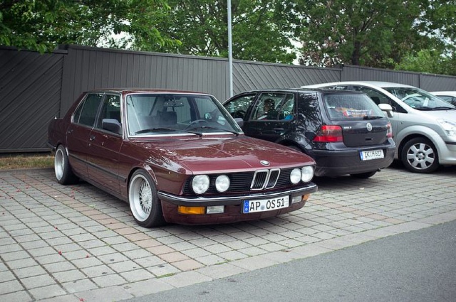 BMW 5 series E28 Räder Remotec A R16 9J ET9 215/40 Zic 