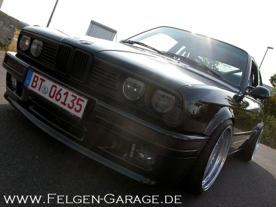 BMW 3 series E30 rines OZ Racing Futura 16″ 9.5J ET4 215/40 11J ET8 245/35