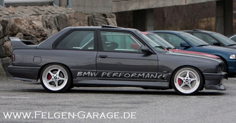 BMW 3 series E30 rines OZ Racing Mito 18″ 9J ET32 225/35 10.5J ET13 265/30