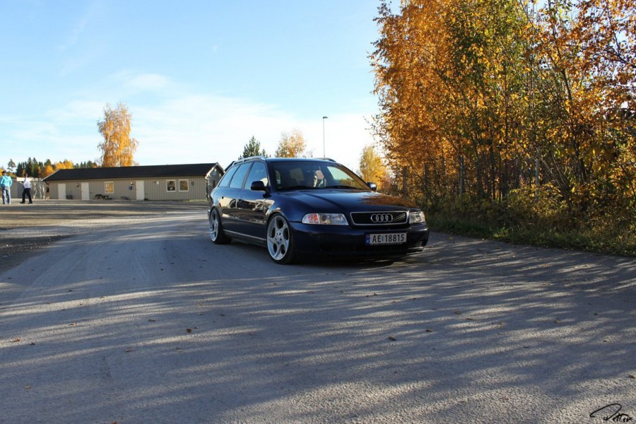 Audi A4 B5 roues OEM Mercedes Alphards R18 8.5J ET35 225/35 9.5J ET30