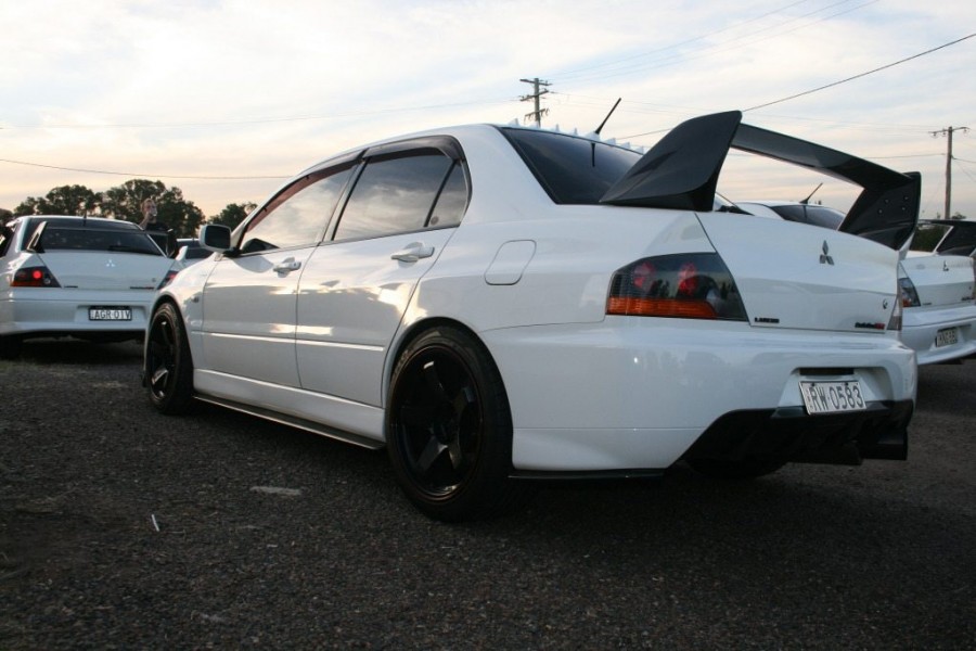 Mitsubishi Lancer Evolution VIII roues Rota P45R R18 9.5J ET30 245/40