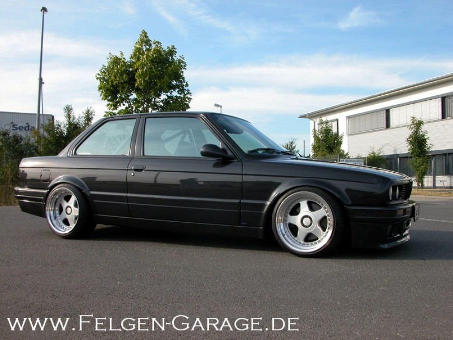 BMW 3 series E30 диски OZ Racing Futura R16 9.5J ET4 215/40 11J ET8 245/35